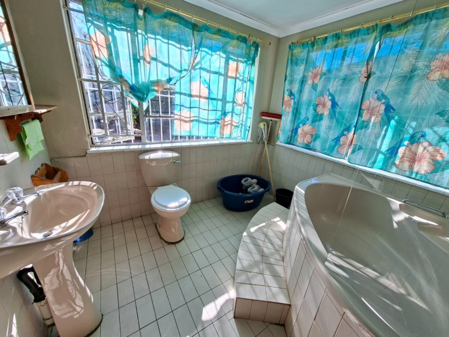 6 Bedroom Property for Sale in Park West Free State